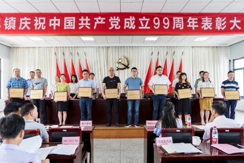 2021年，德威黨支部榮獲“先進(jìn)基層黨組織”稱號(hào)